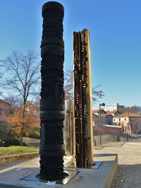 Tre Colonne. Arnaldo Pomodoro. Collezione Contemporanea MAMbo © Comune di Bologna